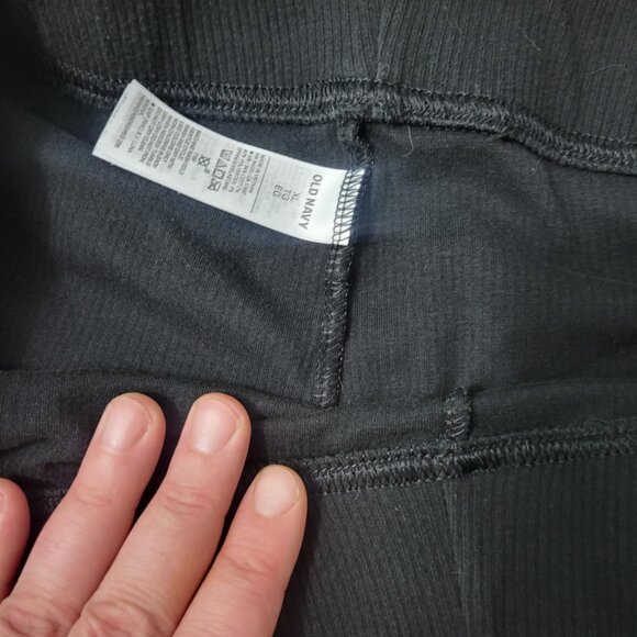 Bundle - Plus size XL (size 16/18) black leggings and short (Old Navy/Gap/H&M) - Picture 5 of 11